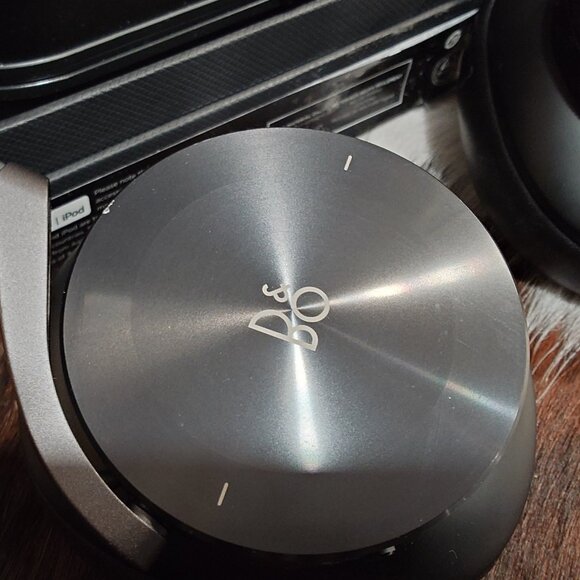 Bang & Olufsen Beoplay H95 Premium Wireless Headphones - Picture 5 of 9
